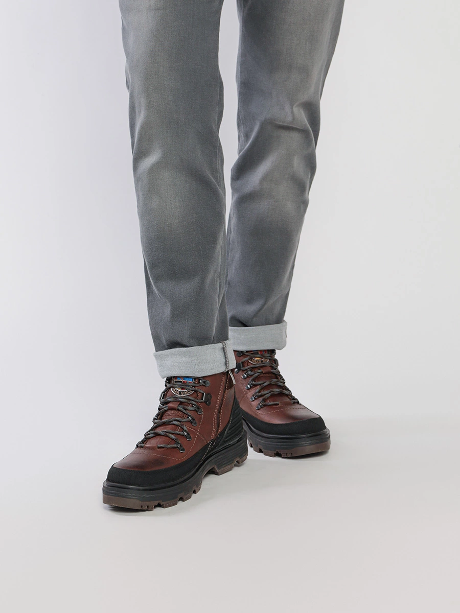 Ботинки коричневого цвета с рельефным протектором